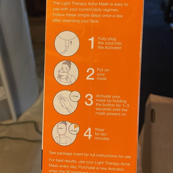 Neutrogena Light Therapy Acne Mask - Picture 2 of 5